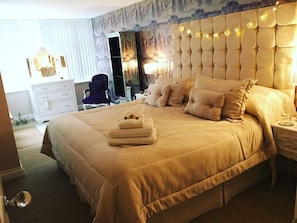 Family Apartment, Private Bathroom, Garden View - Newmarket Boutique Apartments (Newmarket)