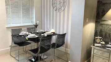 Cottage, Ensuite, Garden View (Three Bed House)