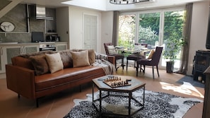 Living area - Newmarket Boutique Apartments (Newmarket)