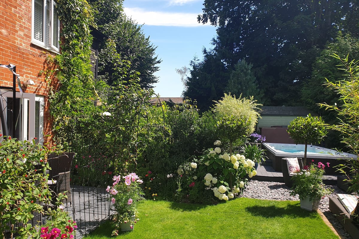 Deluxe House, Ensuite, Garden View | Garden