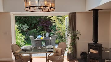 Romantic House, Ensuite, Garden View (Galleried house )