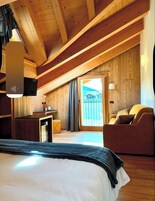 Deluxe Triple Room | Premium bedding, in-room safe, desk, laptop workspace