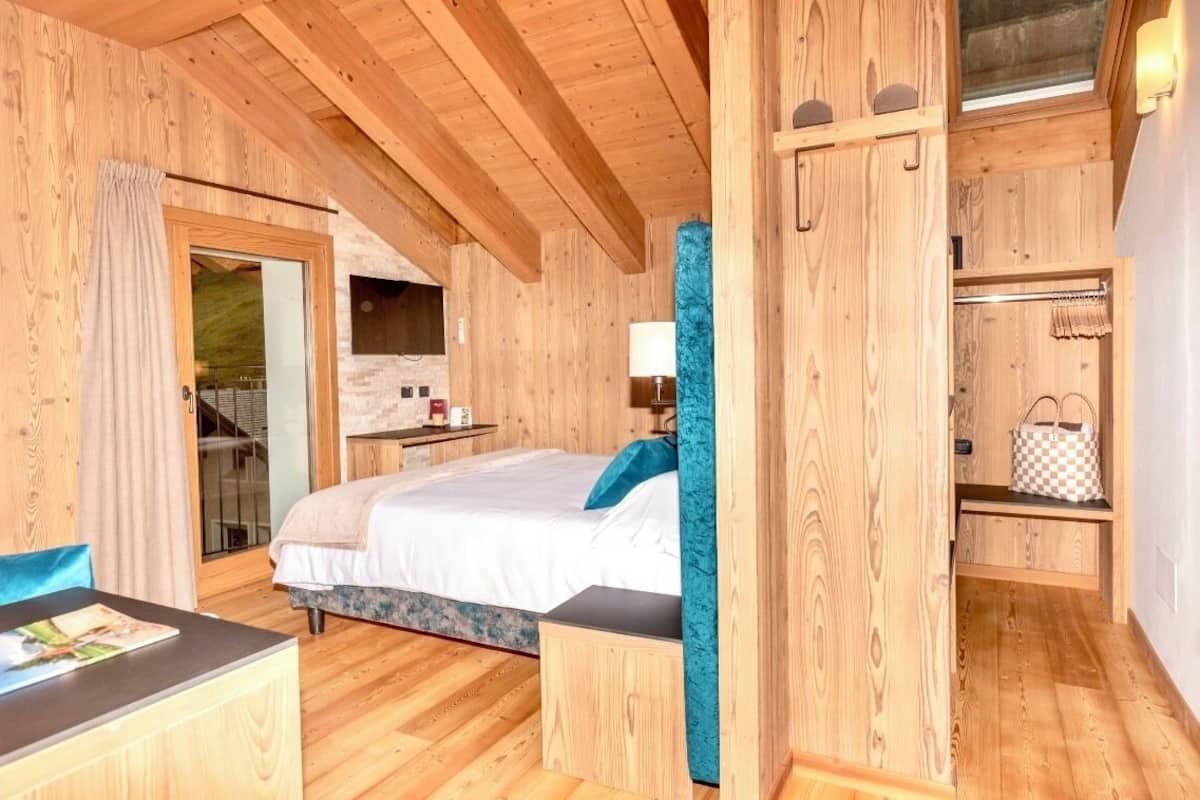 Deluxe Double Room | Premium bedding, in-room safe, desk, laptop workspace