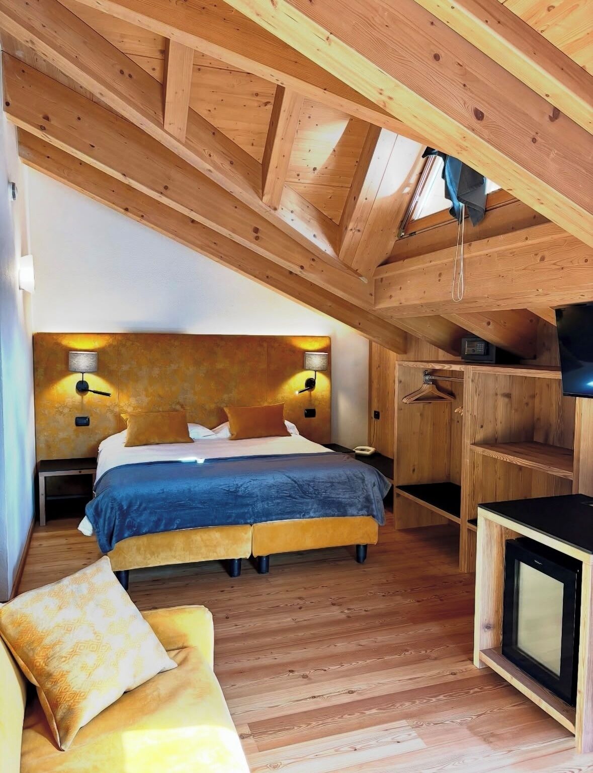 Deluxe Triple Room | Premium bedding, in-room safe, desk, laptop workspace