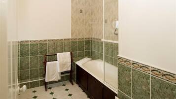 Family Room | Bathroom