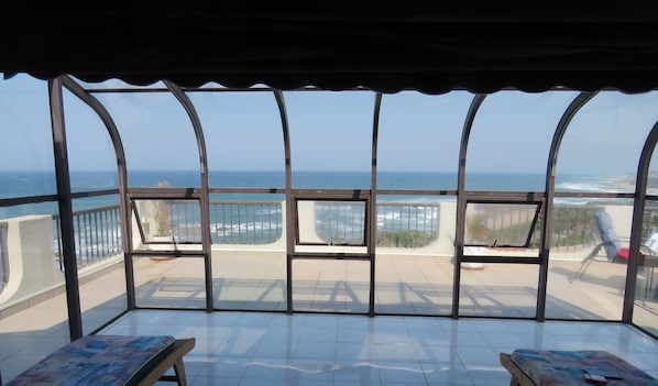 Room 6 | In-room safe, laptop workspace, blackout curtains, free WiFi