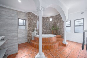Room 4  | Bathroom