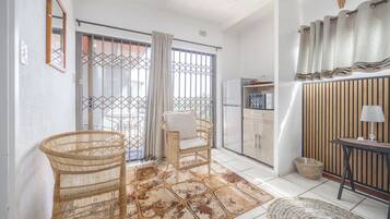 Room 1 | In-room safe, laptop workspace, blackout curtains, free WiFi