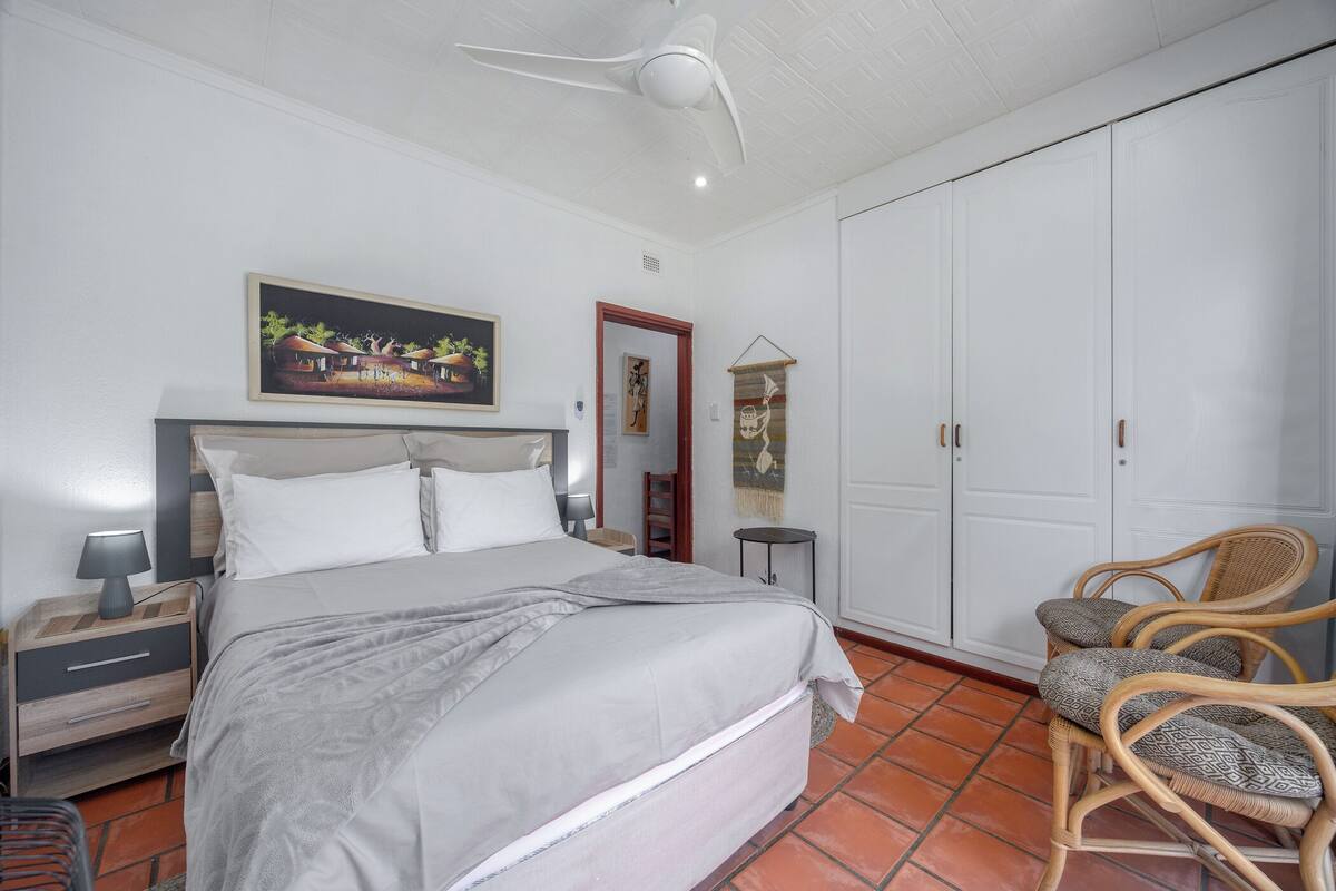 Room 3 | In-room safe, laptop workspace, blackout drapes, WiFi (free)