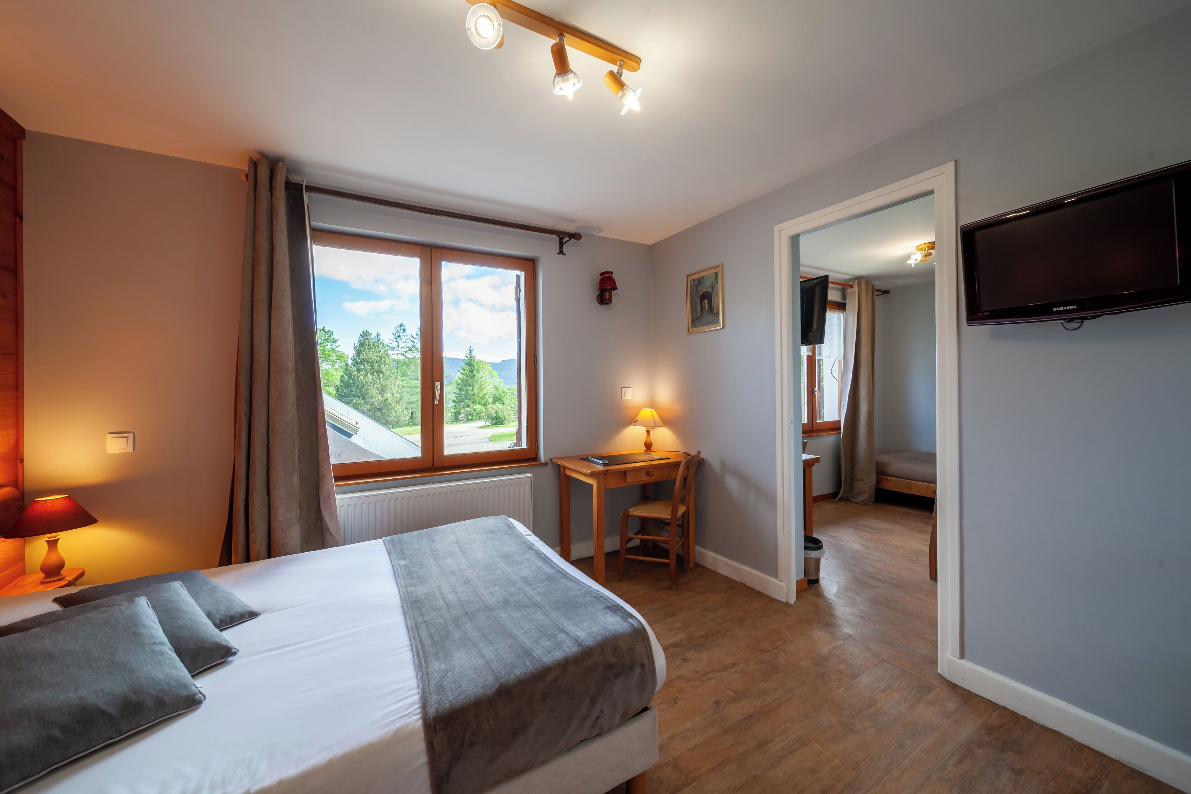 1 bedroom, desk, iron/ironing board, free cots/infant beds