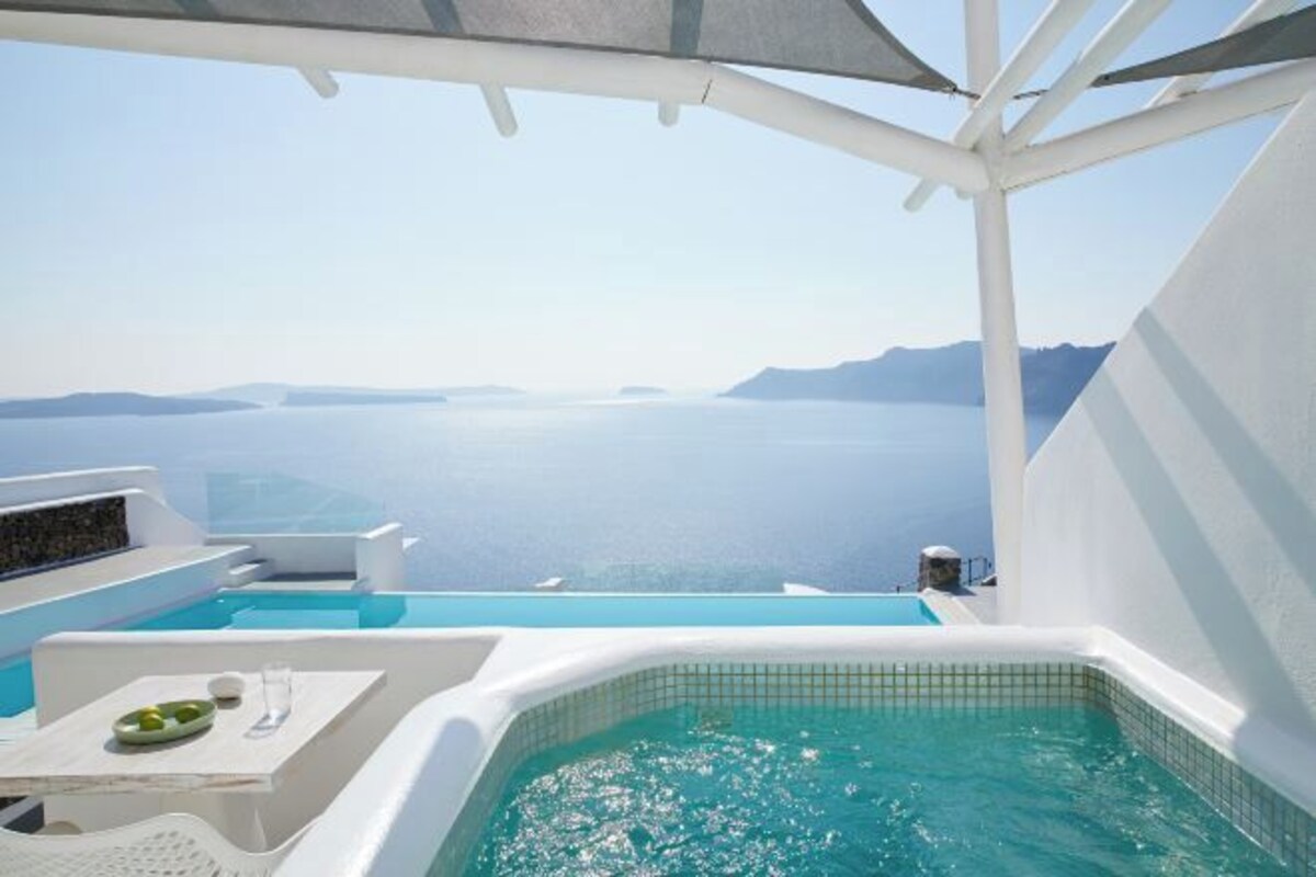 Honeymoon Suite With Outdoor Hot Tub And Caldera View Non Smoking