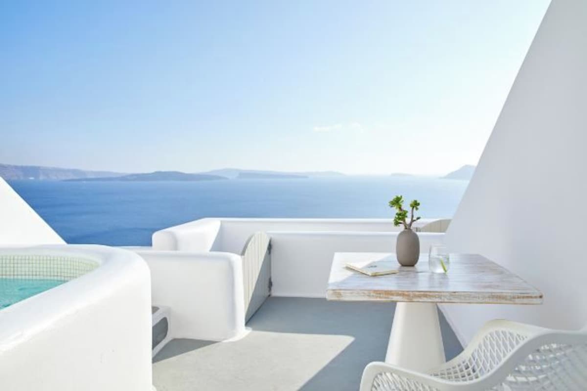Junior Suite With Outdoor Hot Tub And Caldera View