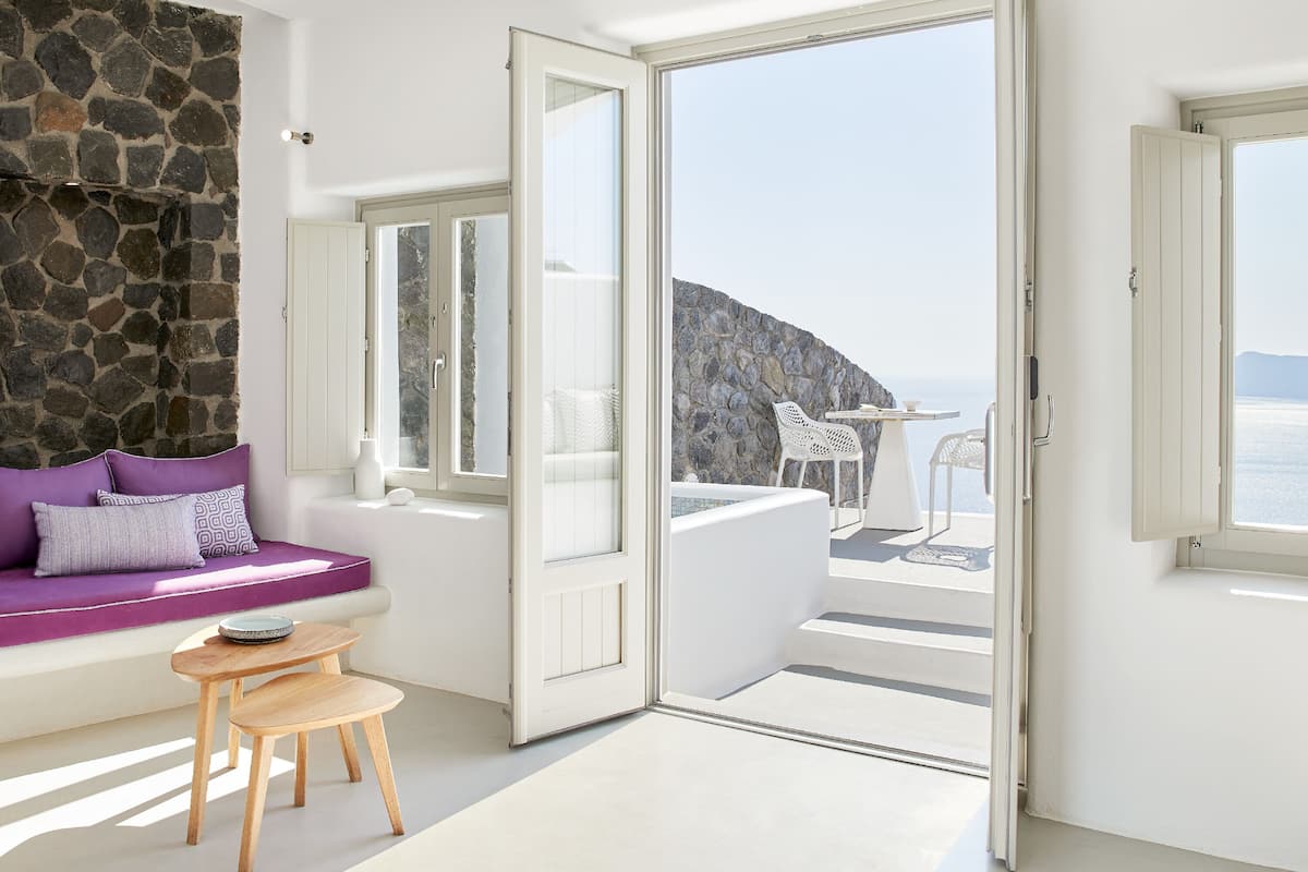 Junior Suite with Outdoor Hot Tub and Caldera View | 1 habitación, edredón, camas Select Comfort y minibar