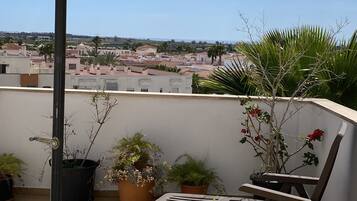 Superior penthouse | Luxe beddengoed, donsdekens, bedden met traagschuimmatrassen