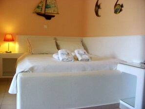 Studio Superior, pemandangan laut terbatas | Seprai katun Mesir, seprai premium, dan tempat tidur Select Comfort