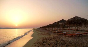 On the beach, rowing - Blue Harmony Apartments (Naxos)