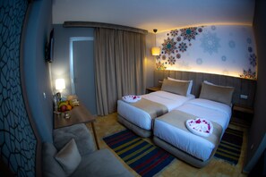 Minibar y caja de seguridad en la habitación