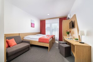 Zimmersafe, Schreibtisch, Bügeleisen/Bügelbrett, kostenloses WLAN