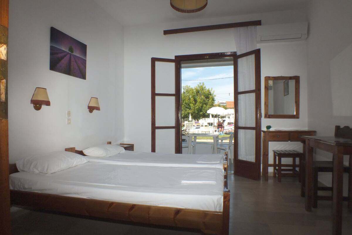 Studio | 1 bedroom, desk, WiFi (free), bed sheets