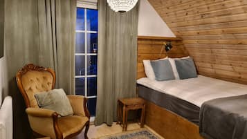 Standard enkelrum | BÀddmadrasser, skrivbord, strykjÀrn/strykbrÀda och gratis wi-fi