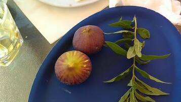 Petit-déjeuner buffet (12 EUR par personne)