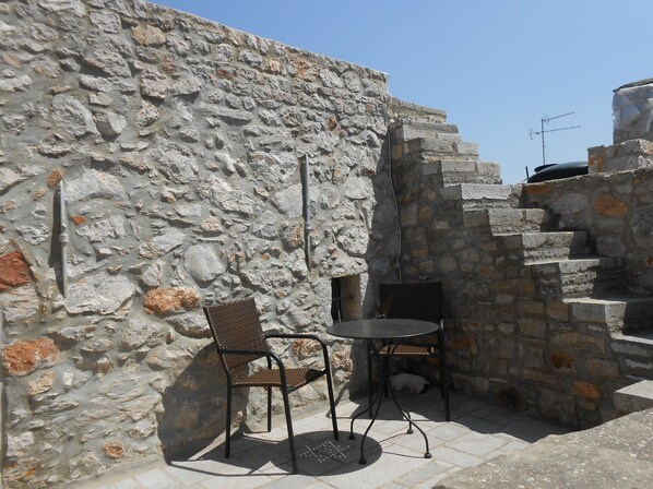 Cottage Exclusif, 2 chambres, vue colline, côté cour intérieure | Terrasse/Patio