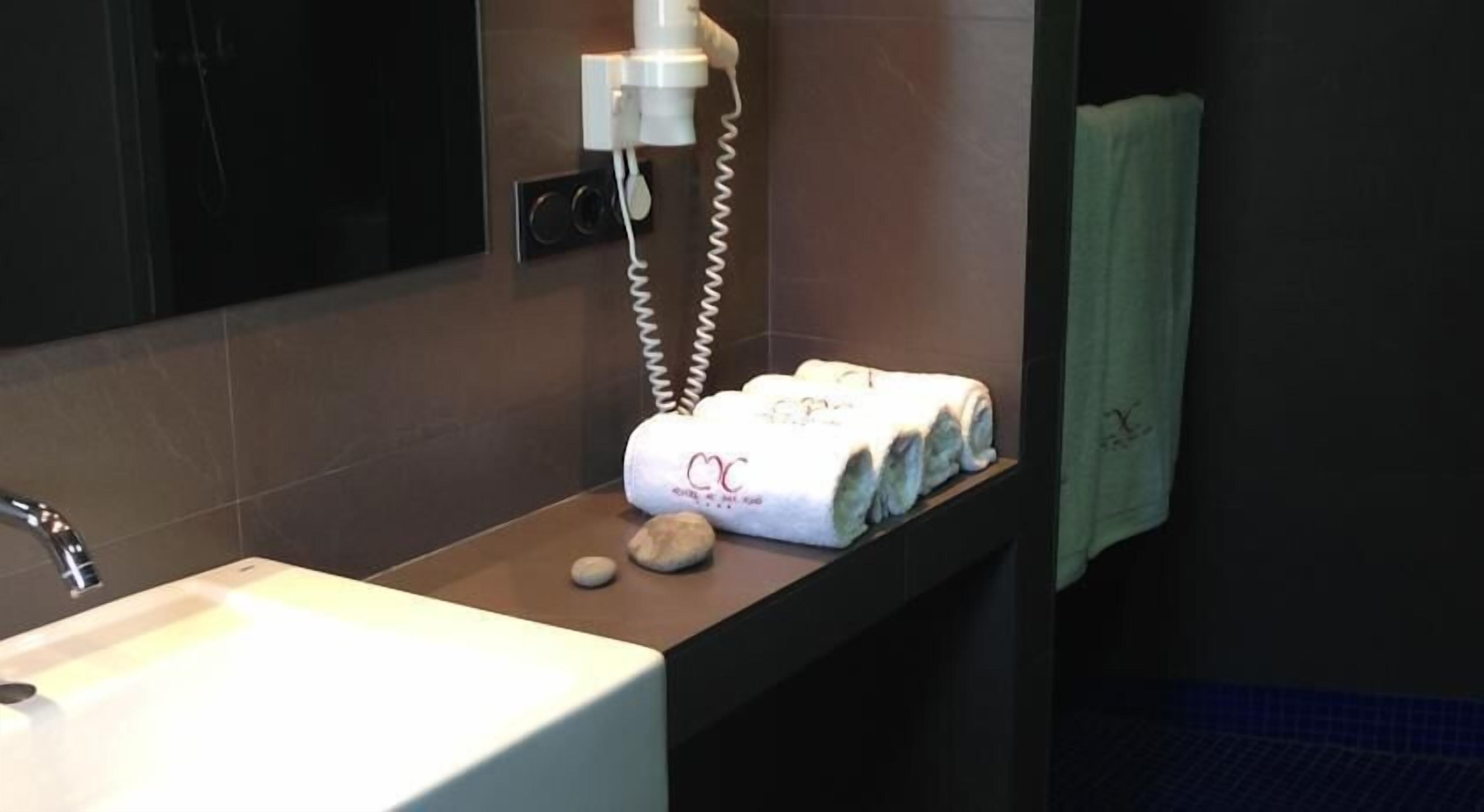 superior double room | bathroom | free toiletries, hair dryer, towels