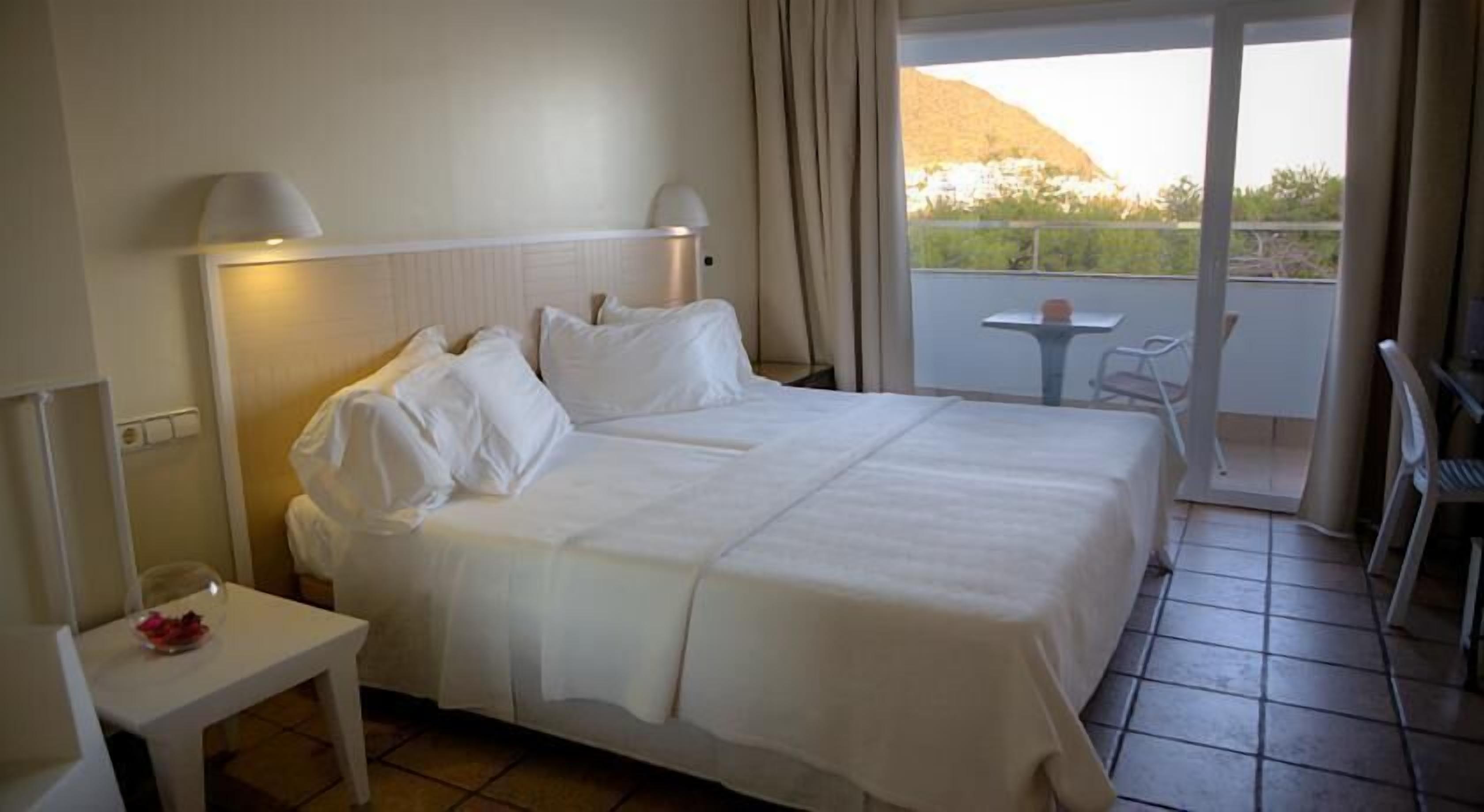 minibar, in-room safe, desk, soundproofing