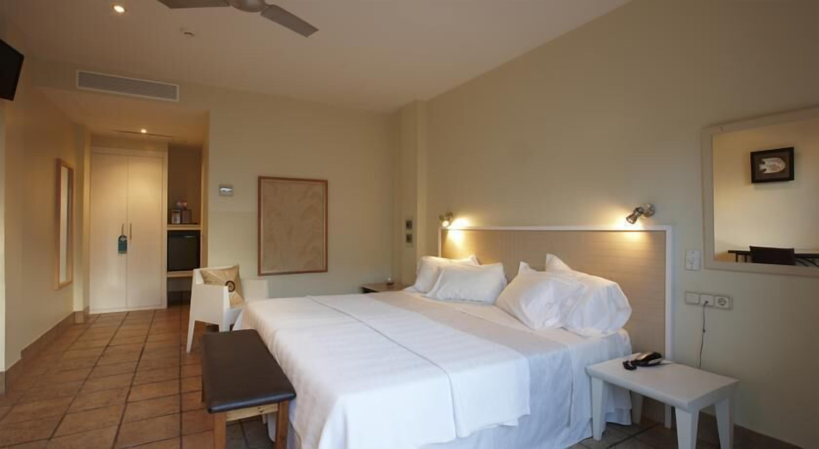 minibar, in-room safe, desk, soundproofing