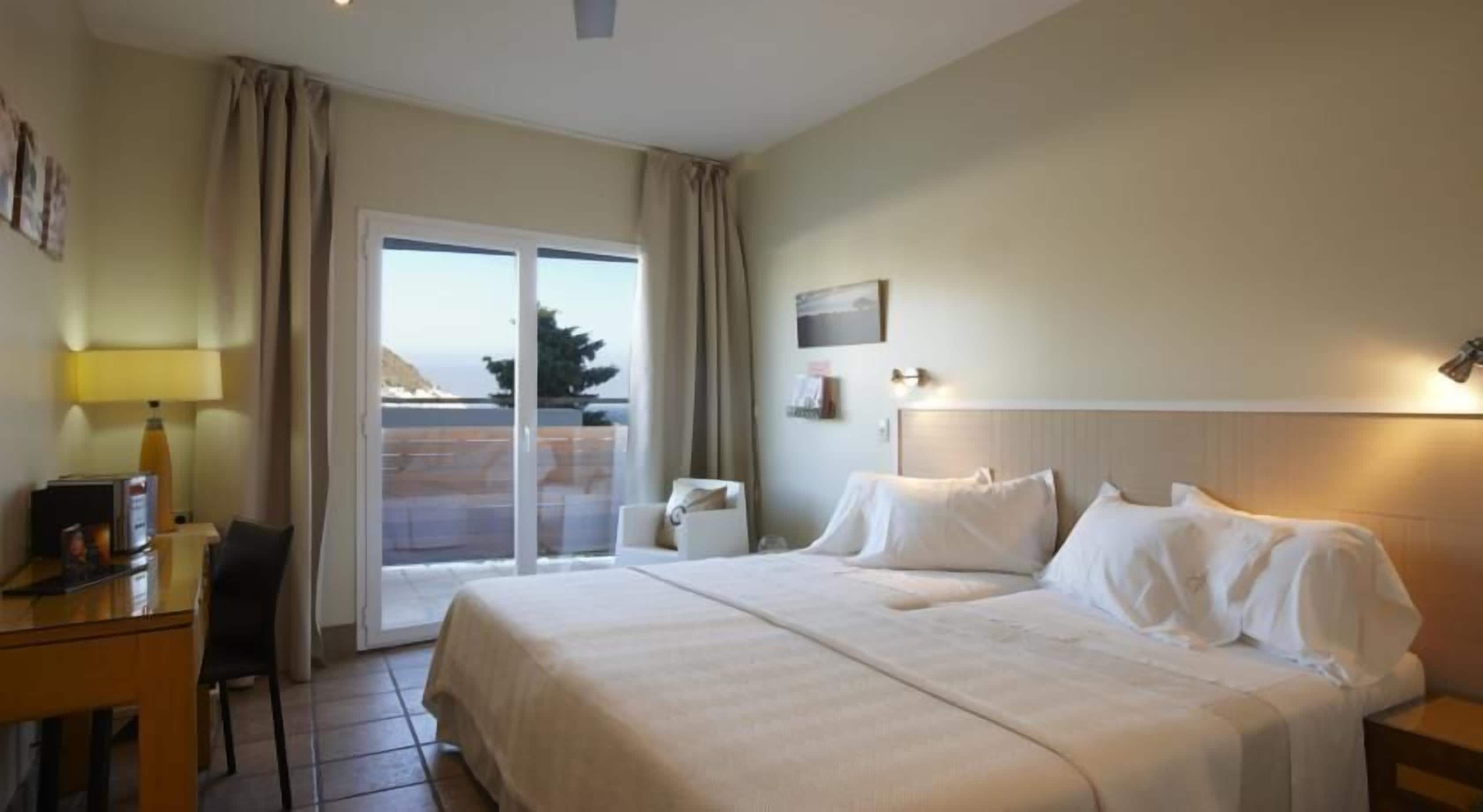 minibar, in-room safe, desk, soundproofing