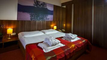 1 bedroom, hypo-allergenic bedding, minibar, in-room safe