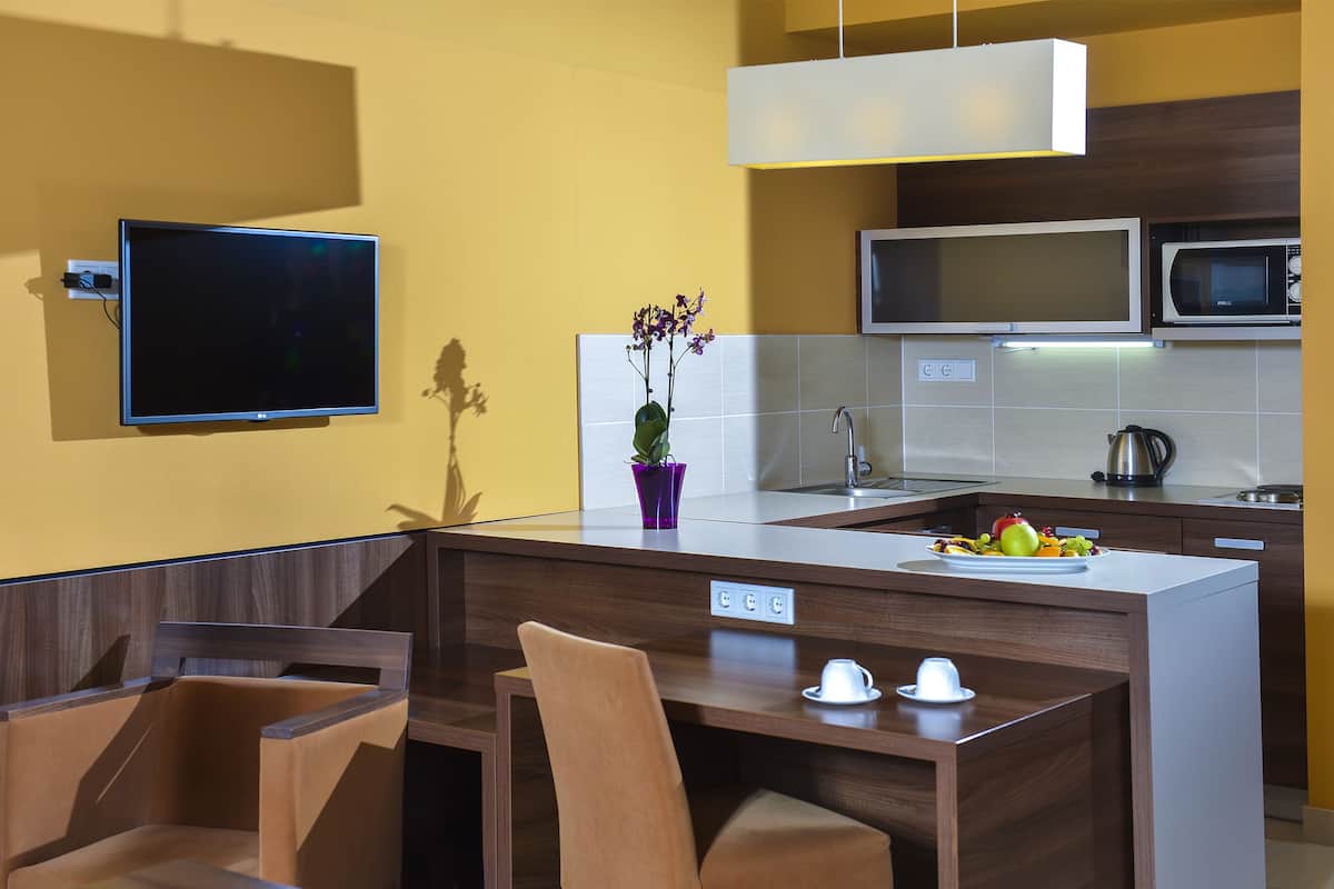 Apartamento superior | 1 quarto, roupas de cama antialérgicas, frigobar, cofres nos quartos