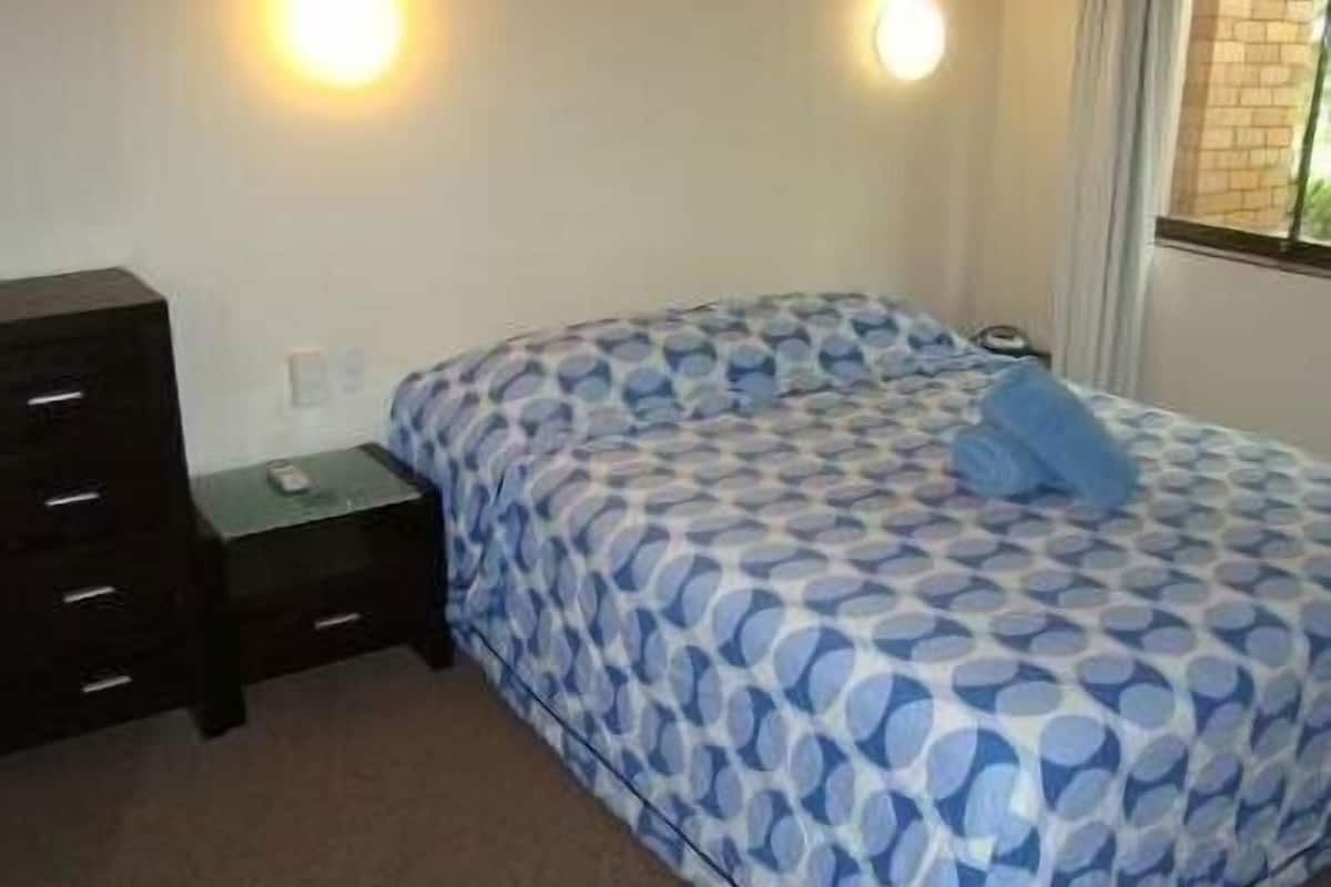 Setrika/meja setrika dan tempat tidur bayi gratis