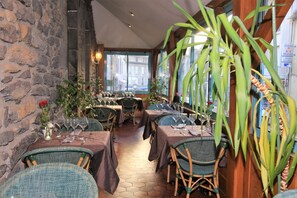 Serveert lunch en diner, Franse gerechten