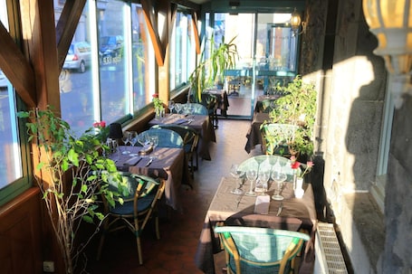 Daily buffet breakfast (EUR 11 per person)