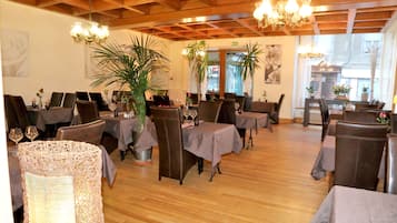 Lunch and dinner served, French cuisine