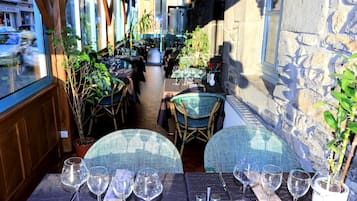 Lunch and dinner served, French cuisine