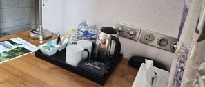 Desk, free cribs/infant beds, free WiFi, bed sheets - Hôtel De France Restaurant Grill - Domfront (Domfront en Poiraie)