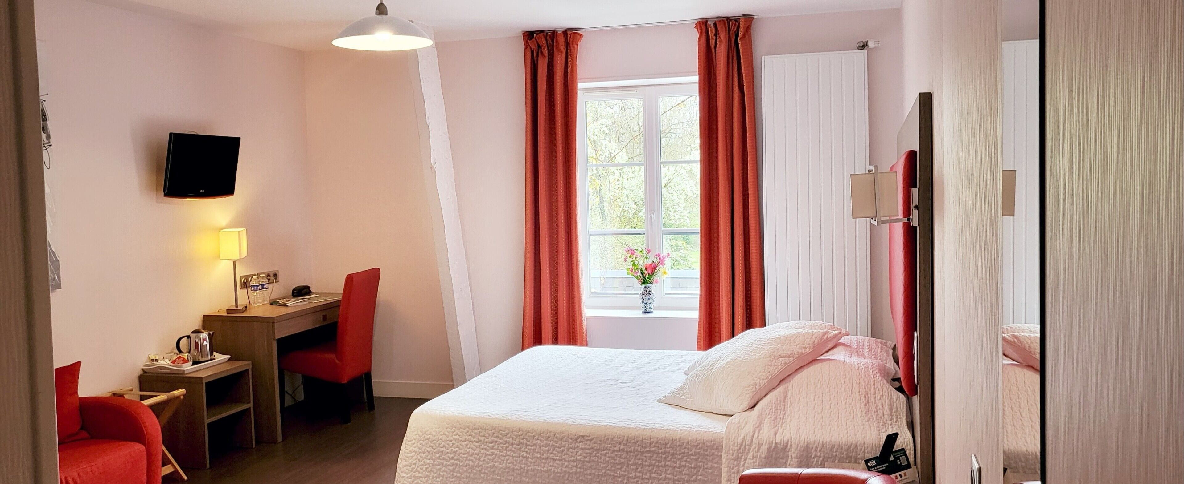 Double Room | Desk, free cribs/infant beds, free WiFi, bed sheets