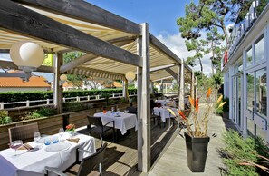 Outdoor dining - Les Cols Verts (La Tranche-sur-Mer)