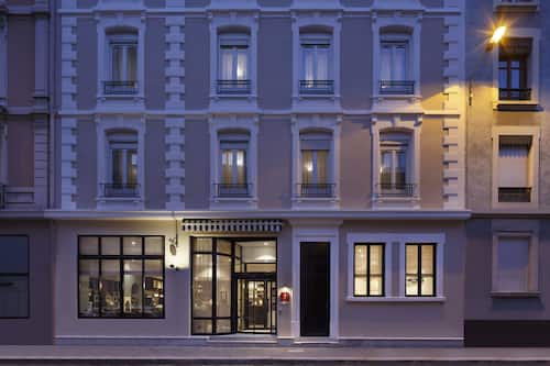 Fassade der Unterkunft – Abend/Nacht