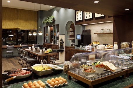 Desayuno buffet todos los días (con cargo) . Maison Barbillon Grenoble - Centre Gare