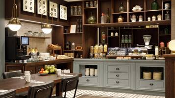 Petit déjeuner buffet servi tous les jours en supplément