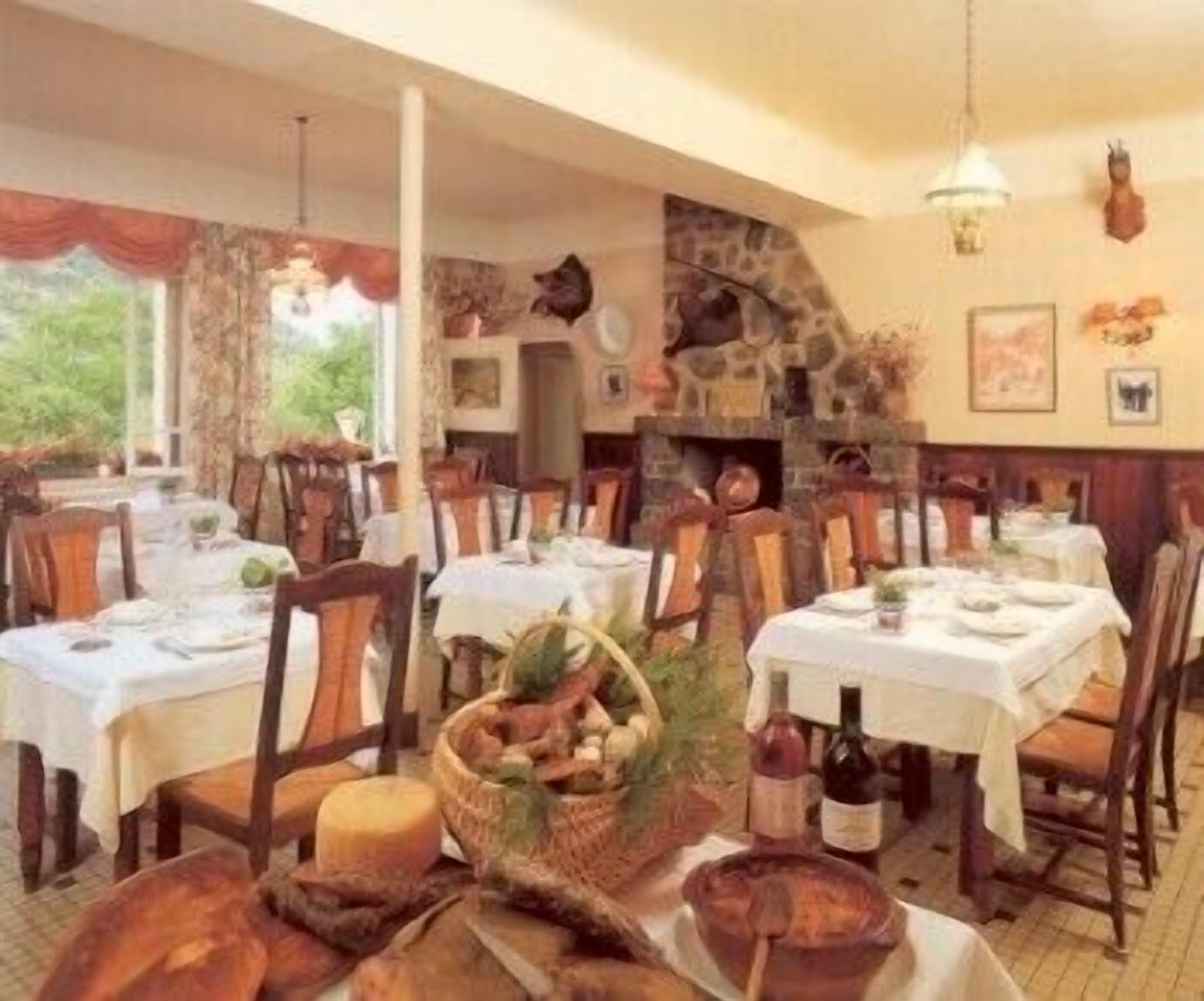 Breakfast, lunch, dinner served; French cuisine, alfresco dining 