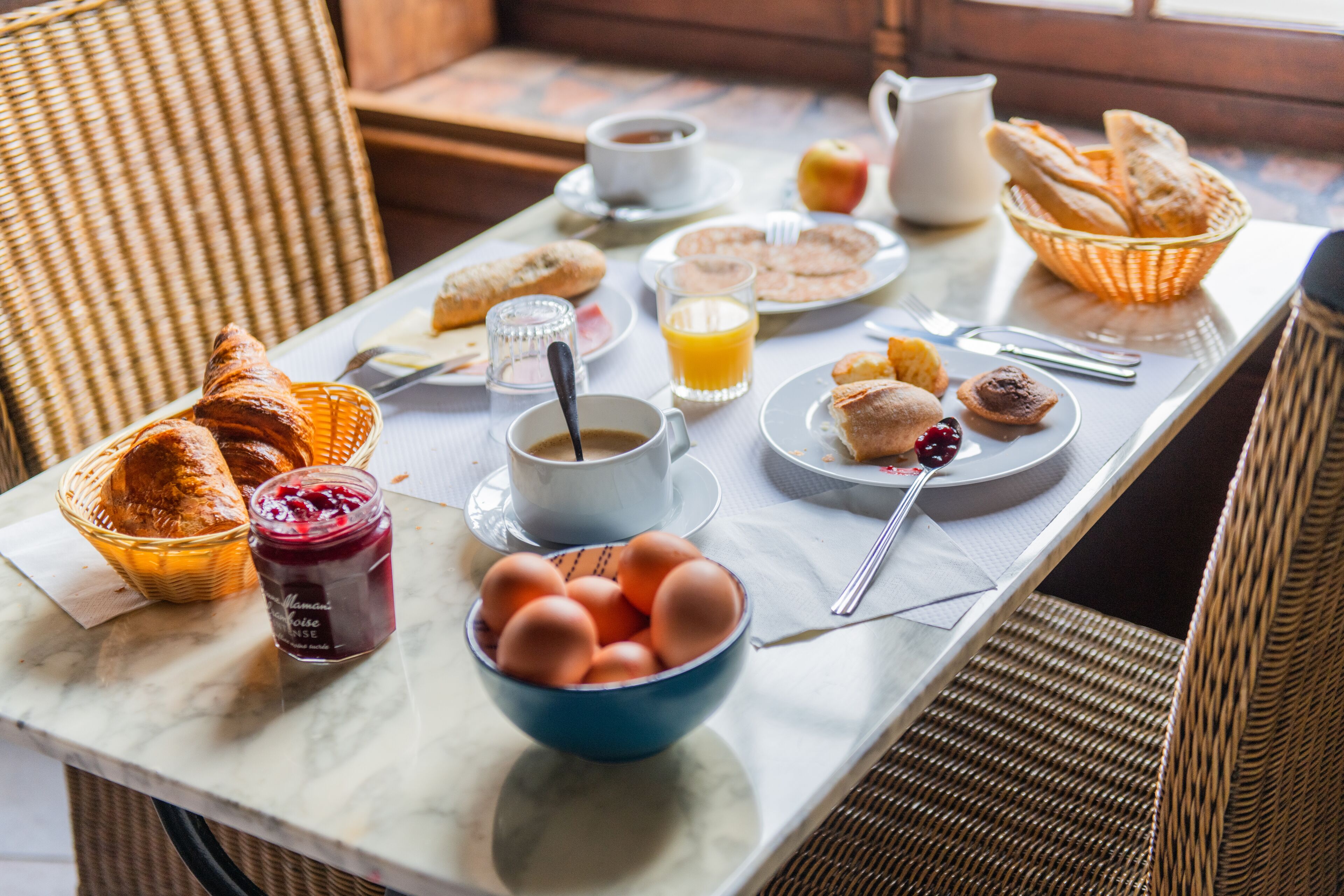 daily continental breakfast (eur 10.50 per person)