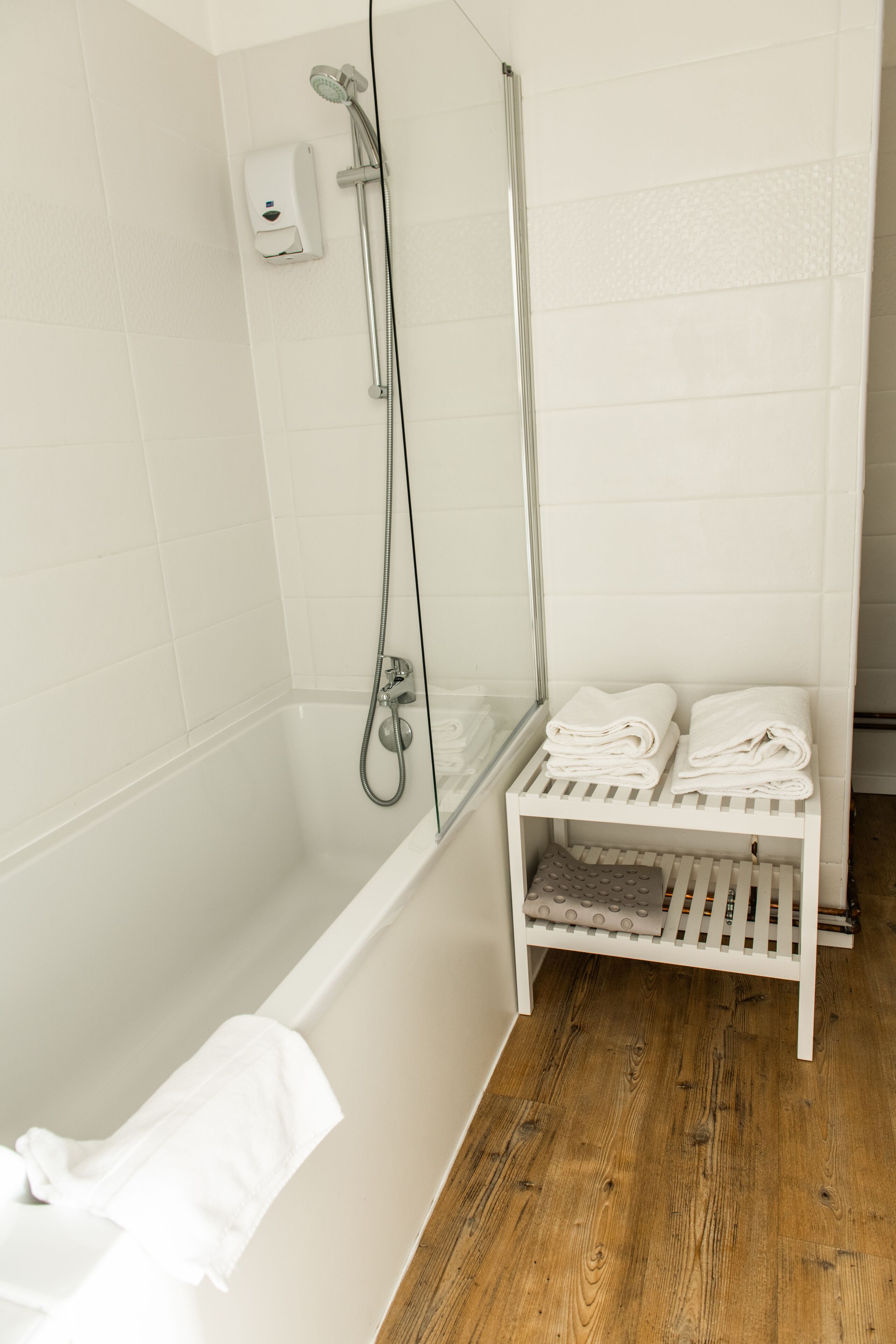 quadruple room | bathroom | free toiletries, hair dryer, towels