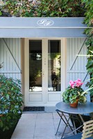 三人房 | 办公桌、隔音、婴儿床、折叠床/加床（额外收费）