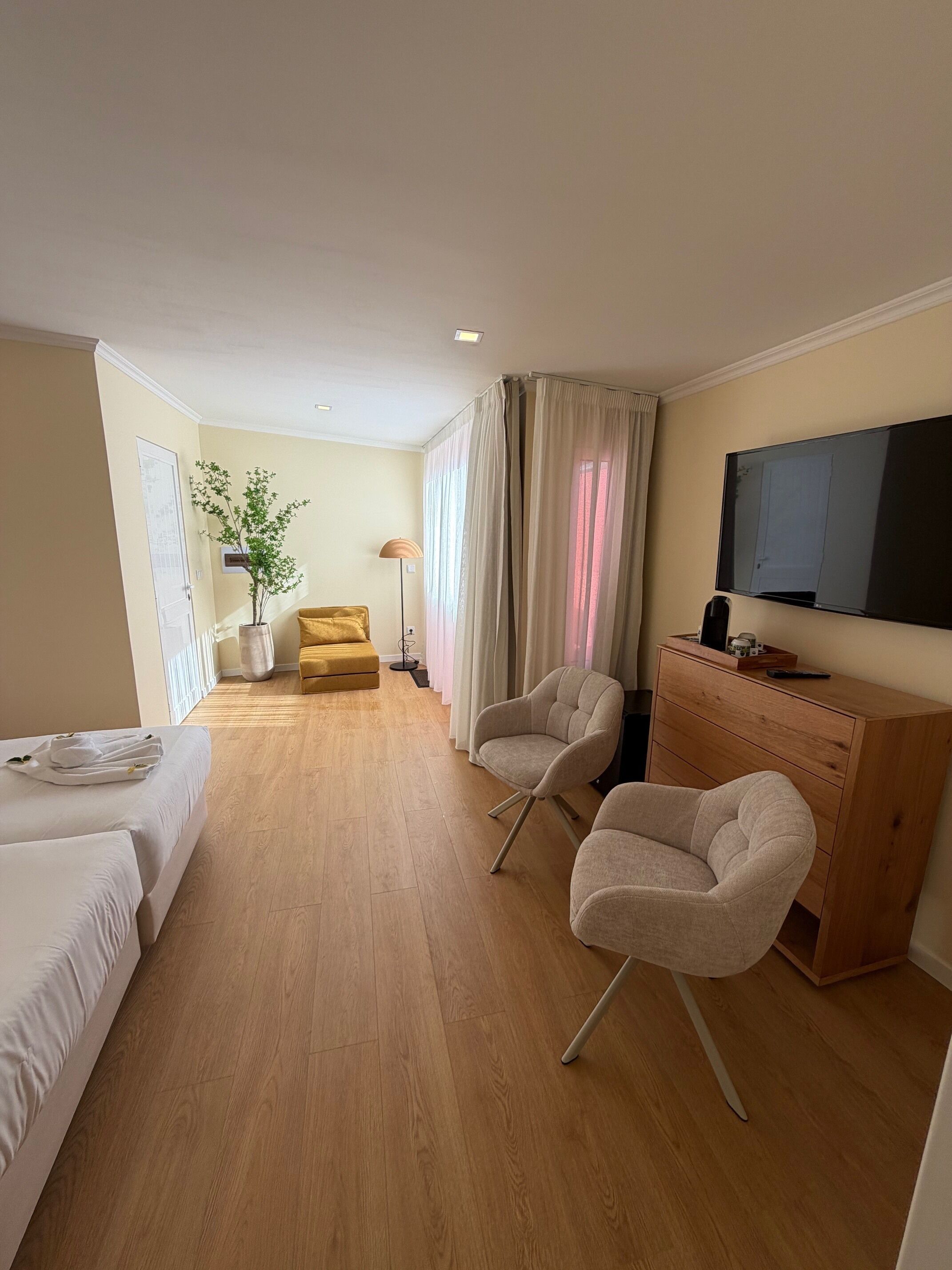 Standard Room | Individually decorated, individually furnished, blackout drapes