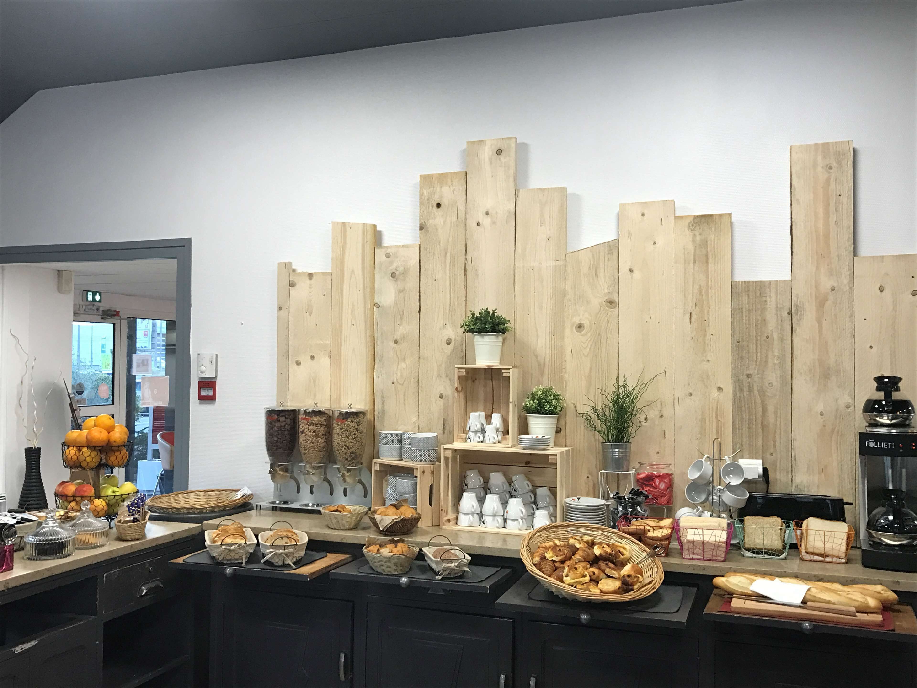 Petit déjeuner buffet (9.00 EUR par personne)