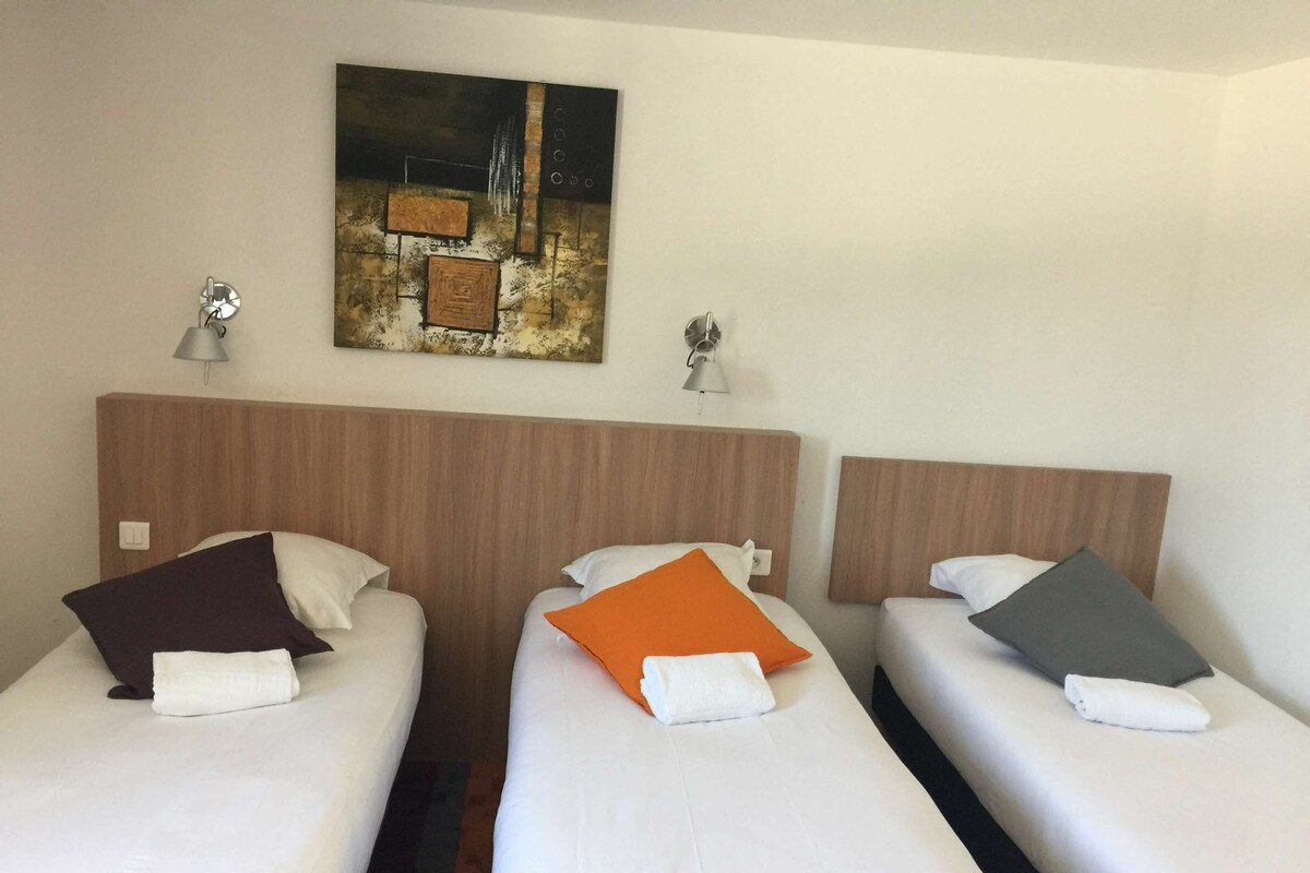 Standard Room, 3 Twin Beds | Premium bedding, desk, soundproofing, rollaway beds (surcharge)